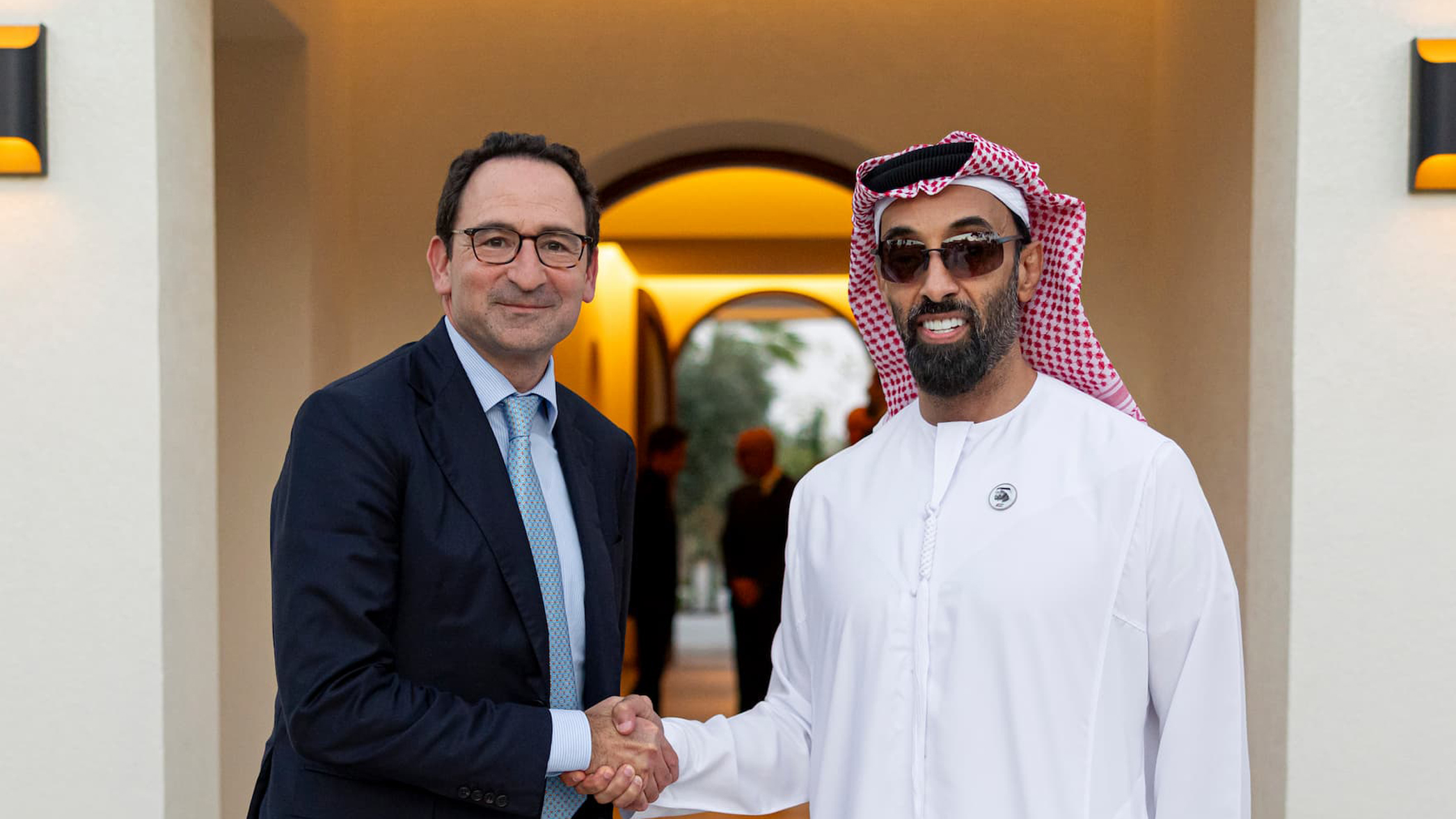 Tahnoon bin Zayed Meets President of Blackstone to Discuss Investment Initiatives and AI Applications