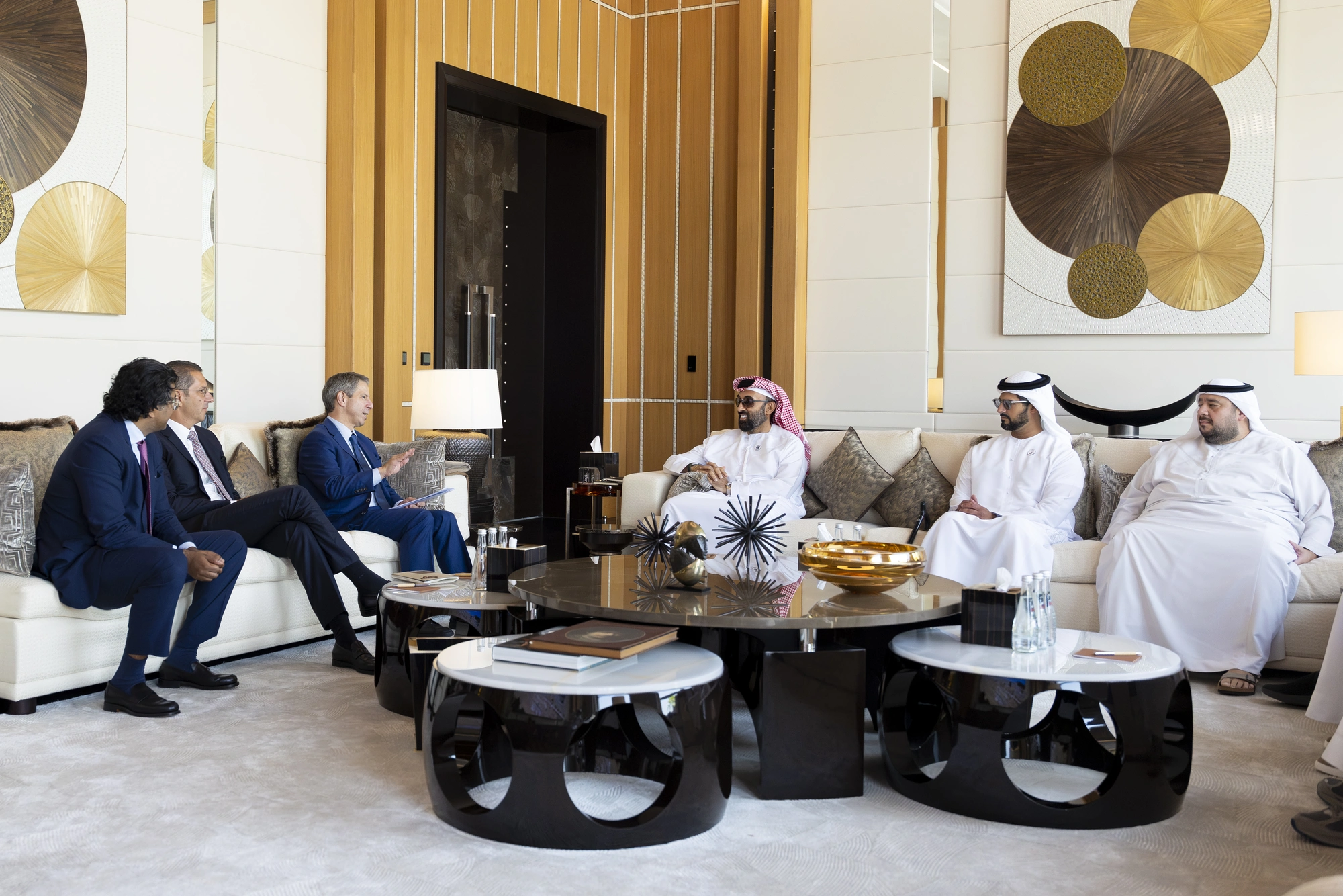Tahnoon bin Zayed Meets Morgan Stanley Co-President to Discuss AI and Global Investment Trends